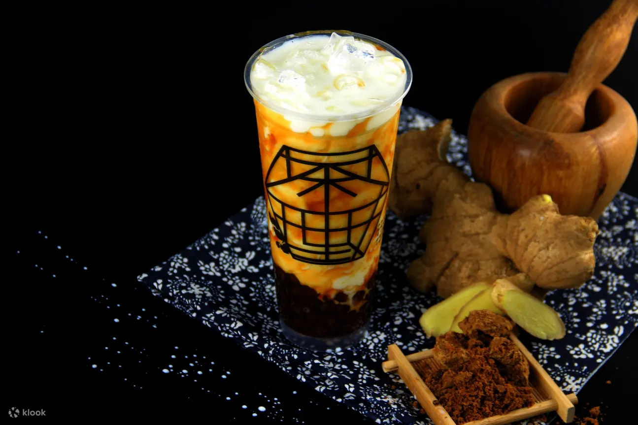 招牌茶饮：古法黑糖鲜姜奶