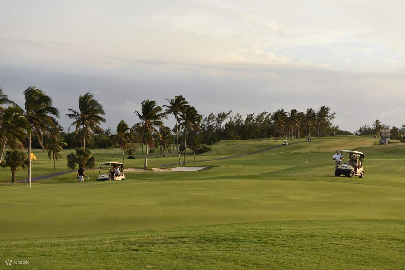 Игра в гольф в клубе Loch Palm на Пхукете
