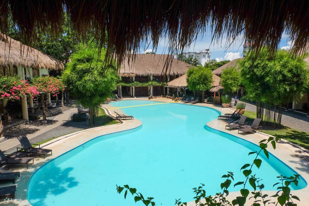 Pool im Bluewater Maribago