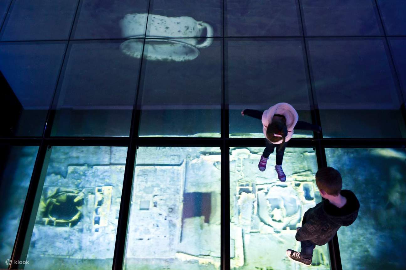 貝爾法斯特鐵達尼號紀念館的互動展示，遊客能深刻體驗當時狀況