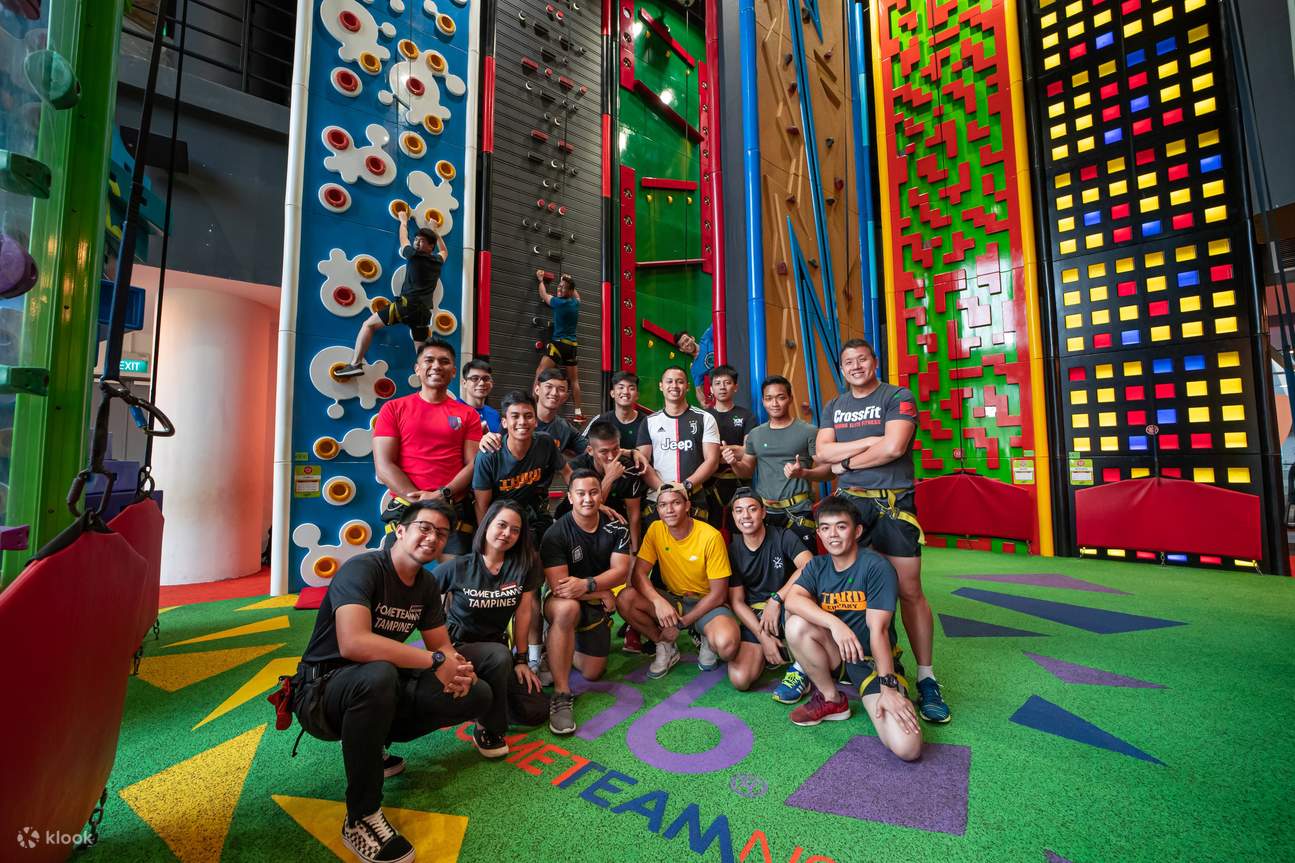 Chụp ảnh tập thể cùng mọi người sau khi trải nghiệm