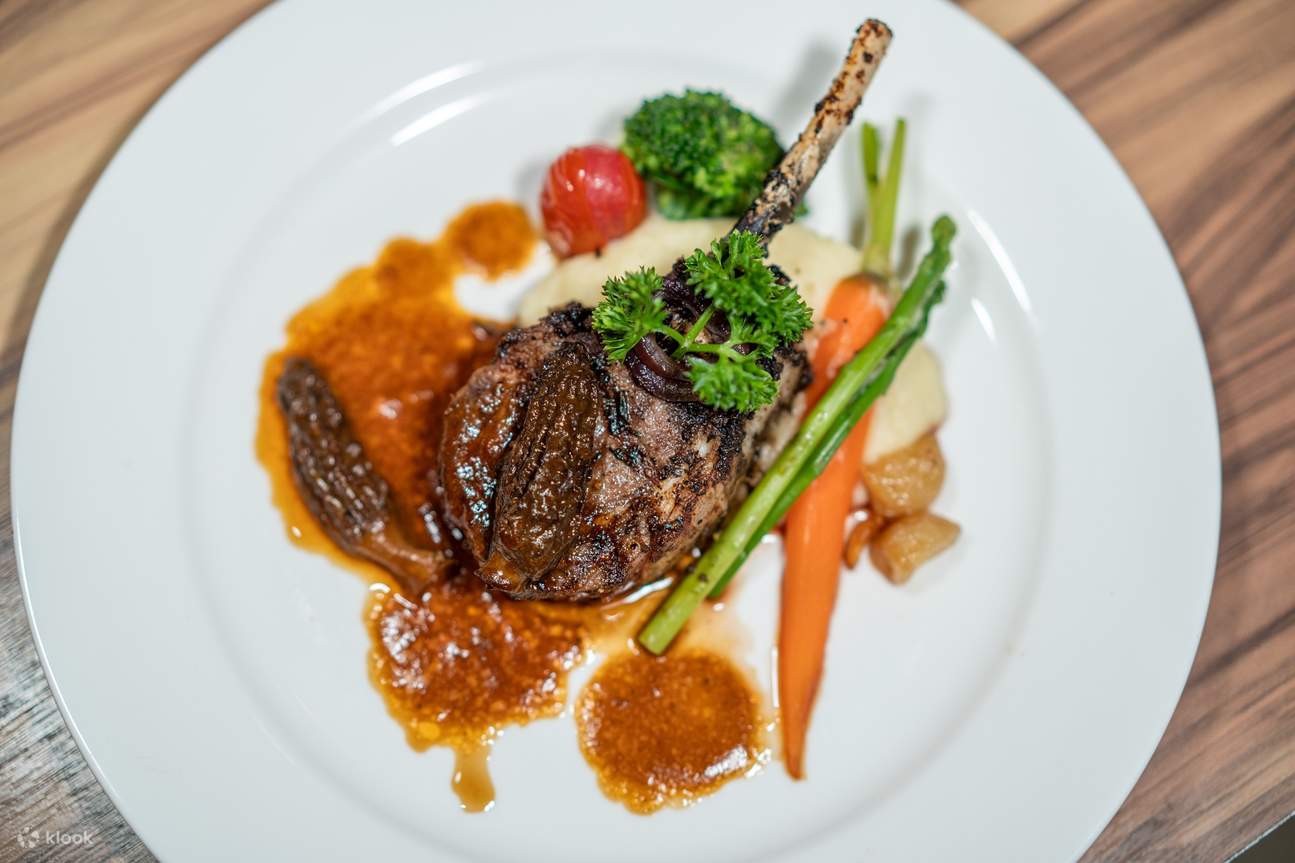 The Berkeley Dining Room at The Berkeley Hotel Pratunam