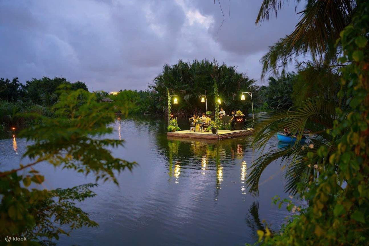 Dîner en radeau de bambou avec coucher de soleil et expérience de bateau panier à Hội An