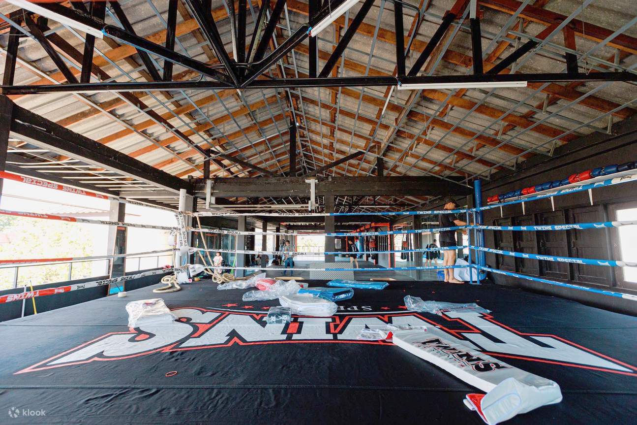 Standard stage and training equipment