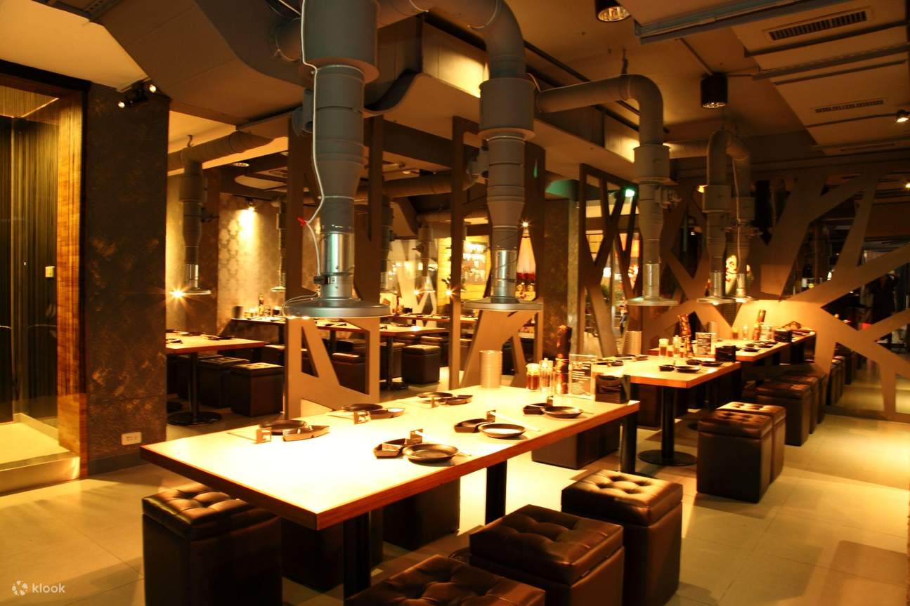 dining area of Hinomai Yakiniku at Zhongxiao Dunhua Station