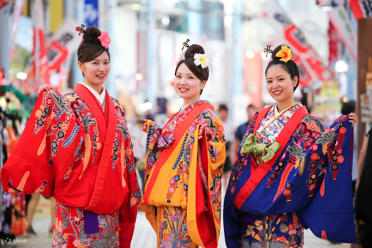 前往国际通、首里城、波上神社。让我们一起享受冲绳的散步吧！
