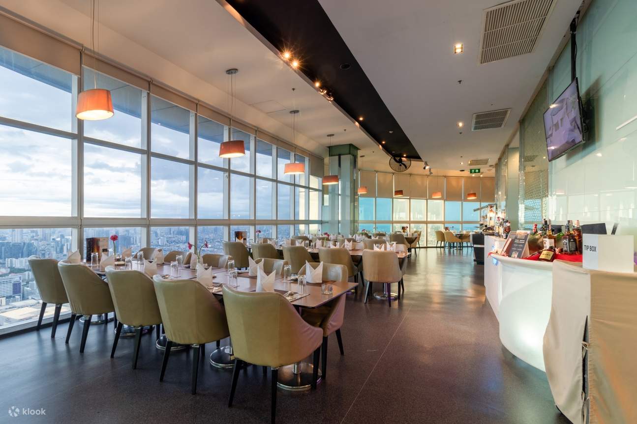 彩虹云霄酒店（Baiyoke Sky Hotel）的Crystal Grill餐厅