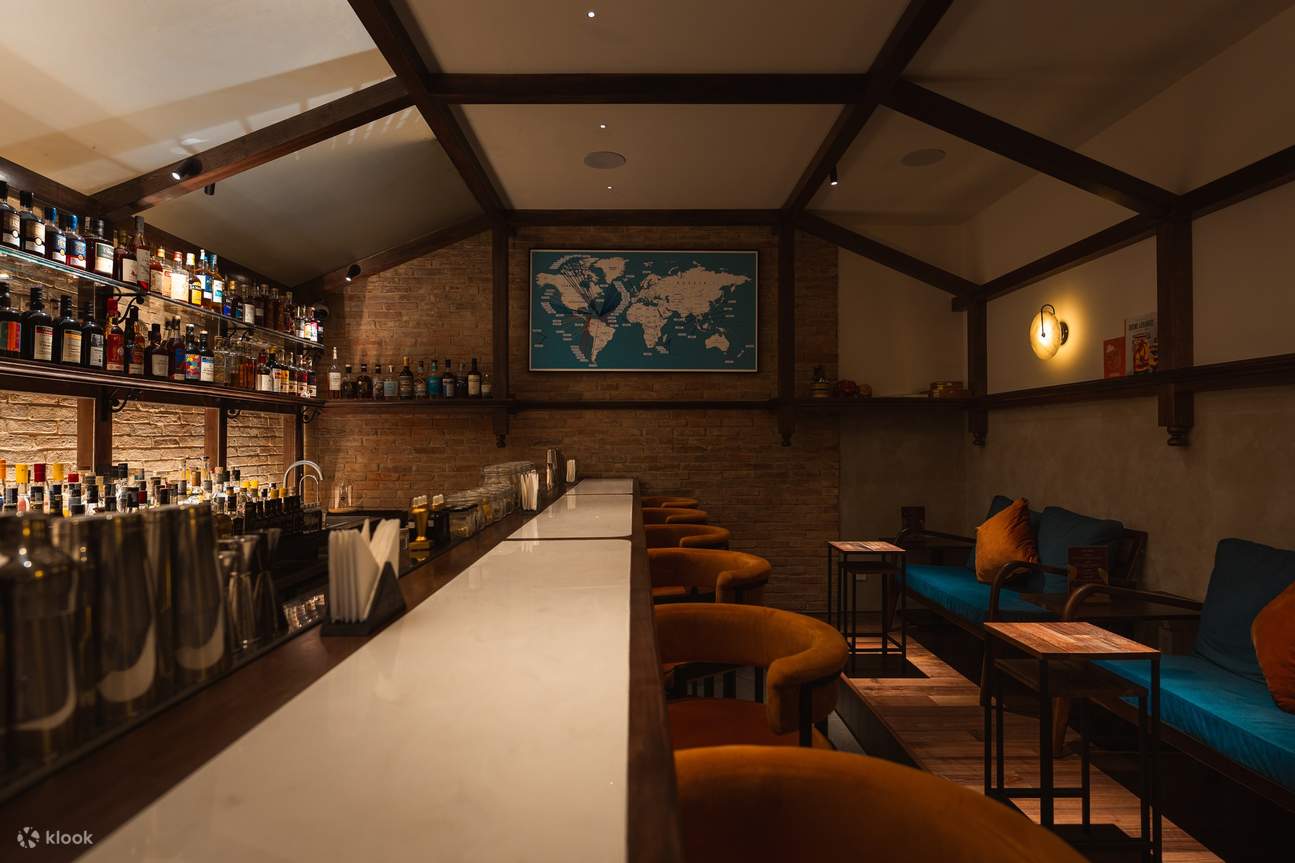 Pengalaman Mencicipi Rum di Vesou Saigon