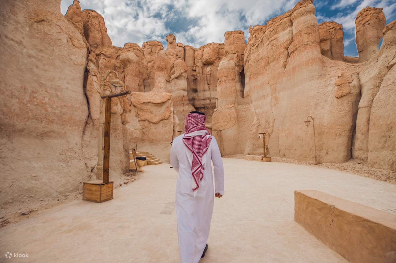Kunjungi Caves of AlQarah Mountain