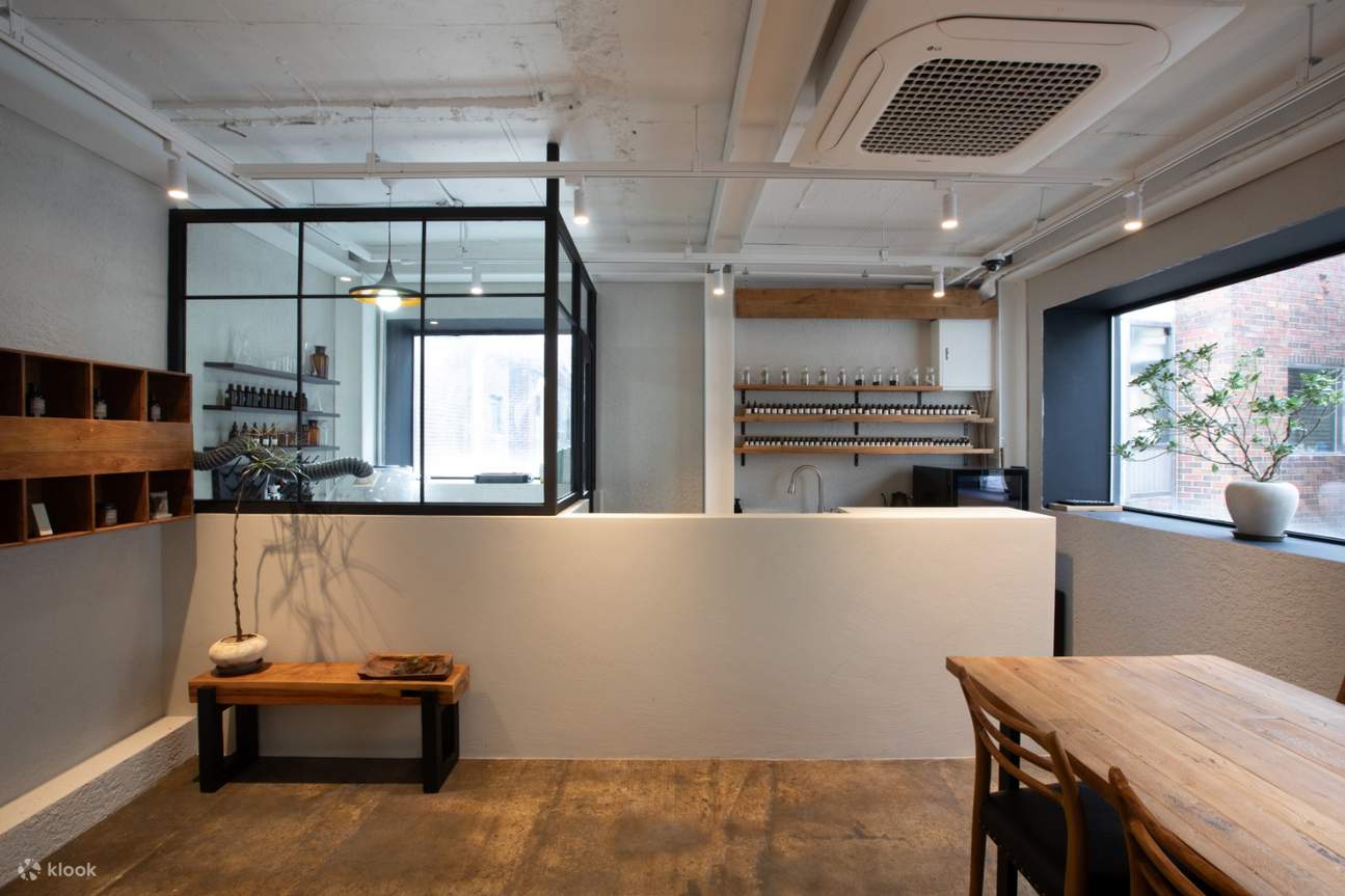 Create Your Own Seoul Scent – Natural Perfume Class