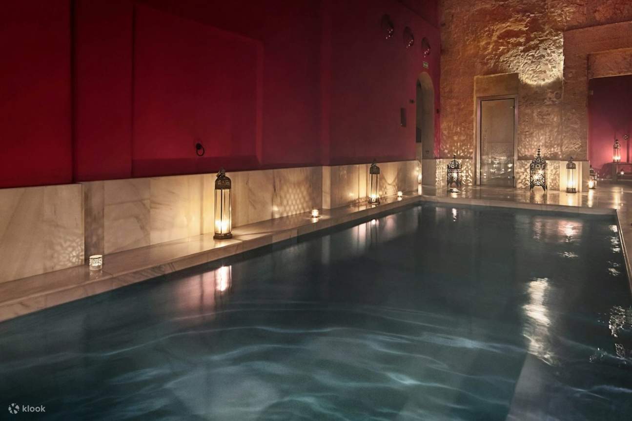 Rasakan ketenangan pikiran dengan mandi uap aromatik di lingkungan tradisional yang menenangkan