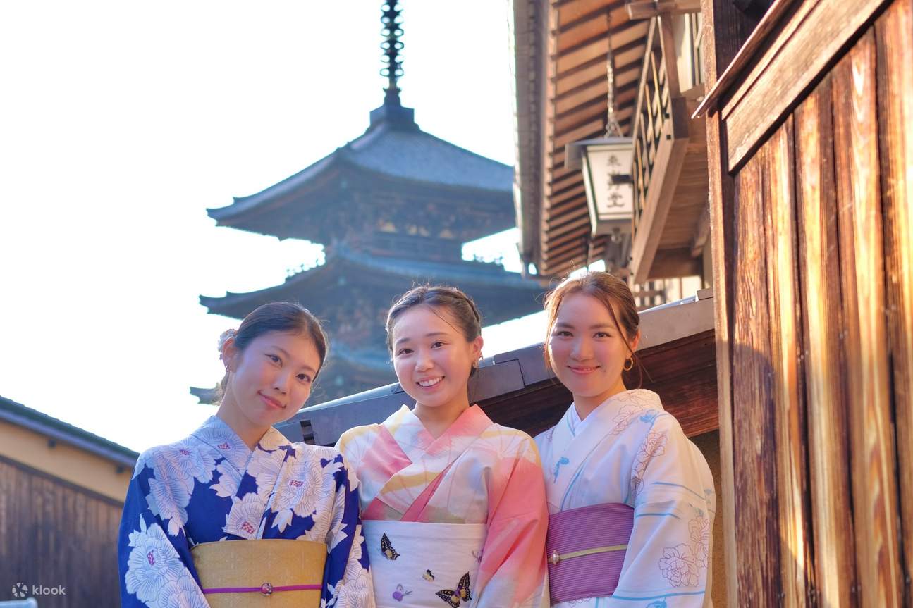 Kyoto Photography Tour (Yasaka Shrine, Yasaka Koshindo, Yasaka Pagoda, Kiyomizu-dera Temple)