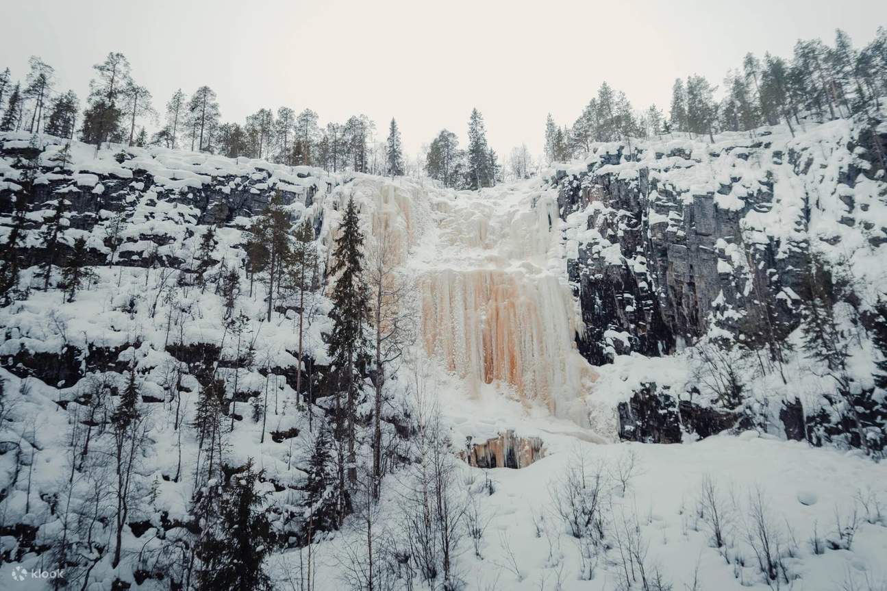 Pendakian Air Terjun Beku Kourouoma