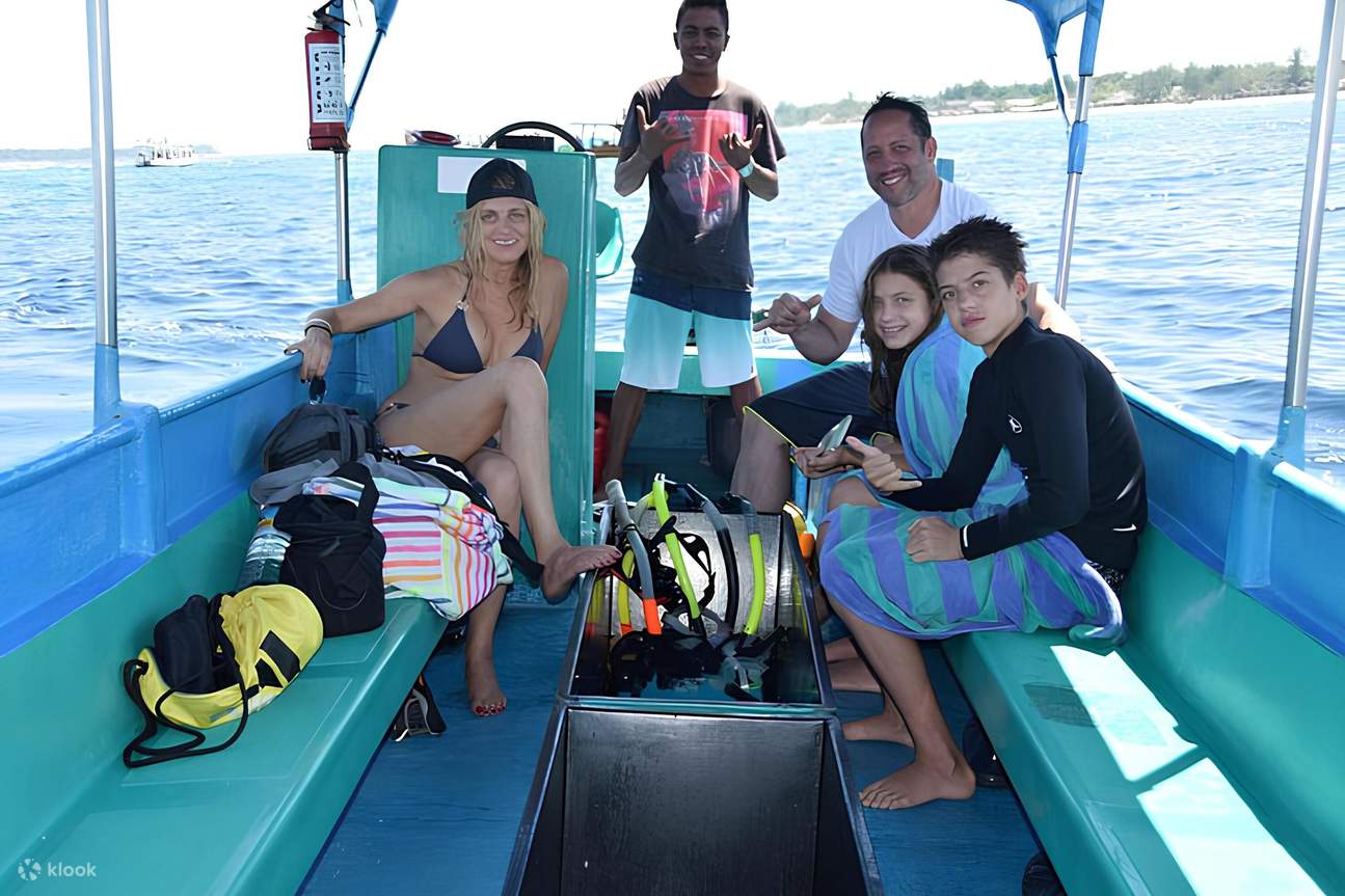 เรือท้องกระจก 