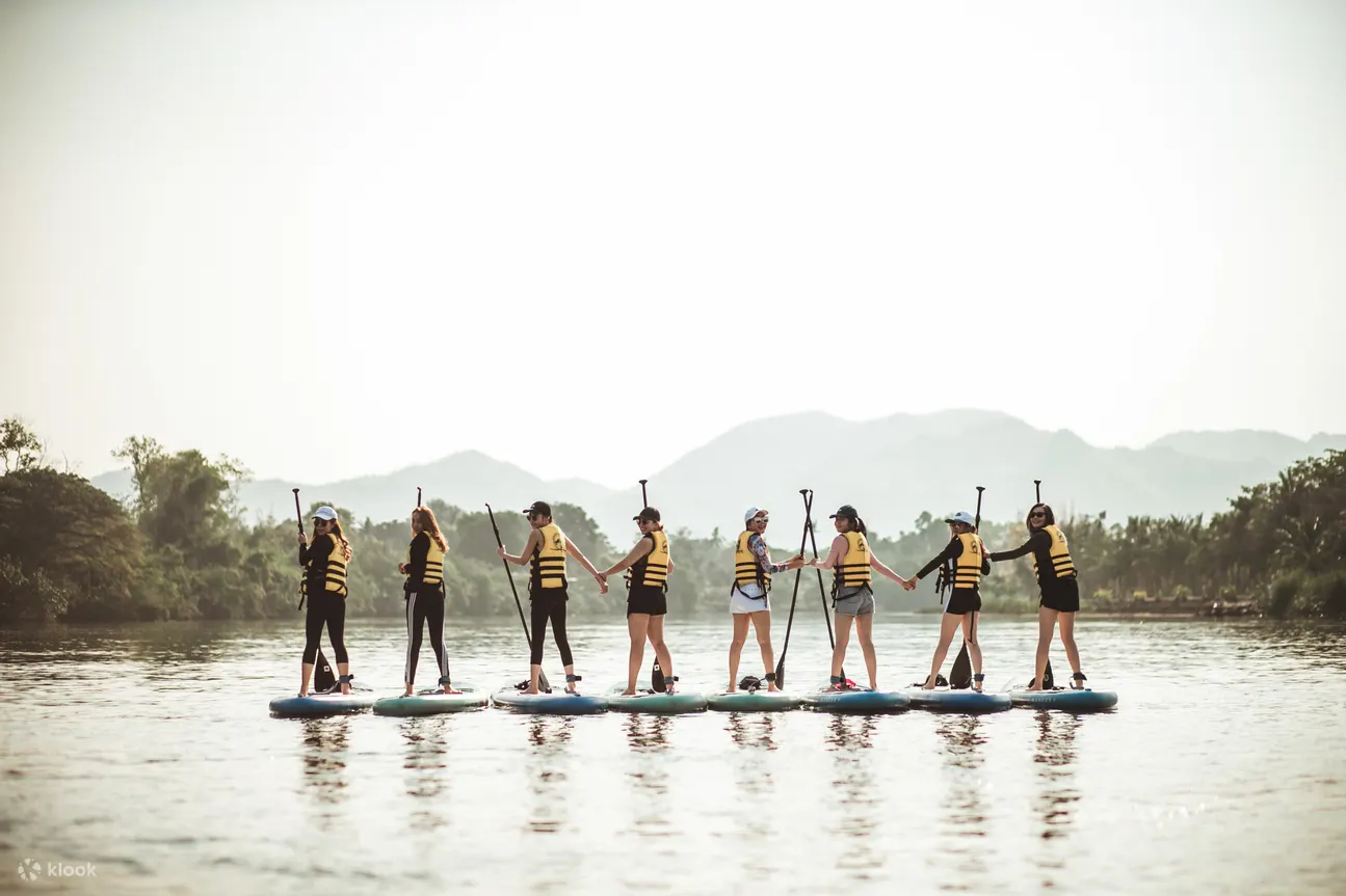 Paddle More Thailand 在北碧府的 SUP 水上活动