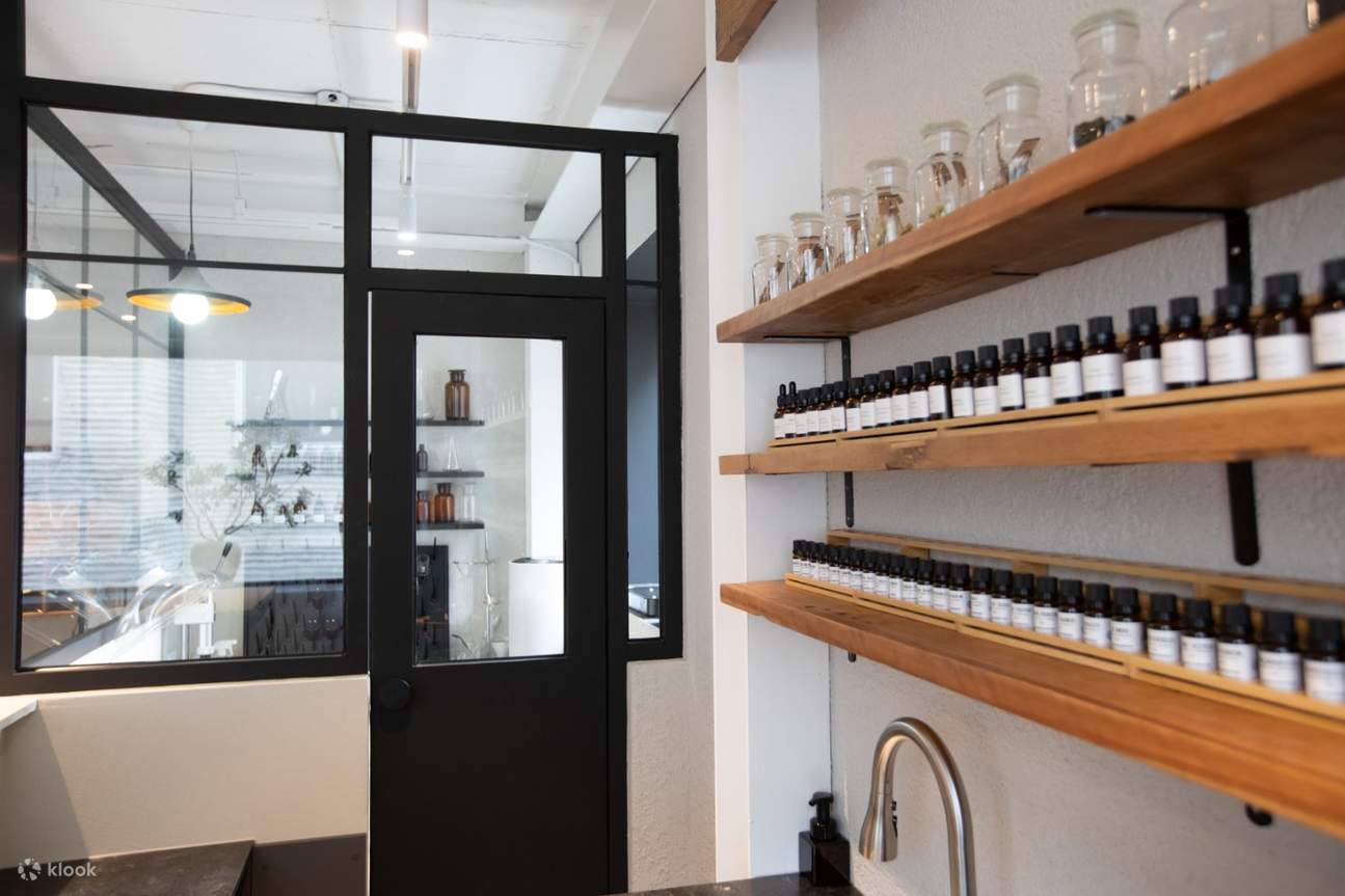 Create Your Own Seoul Scent – Natural Perfume Class