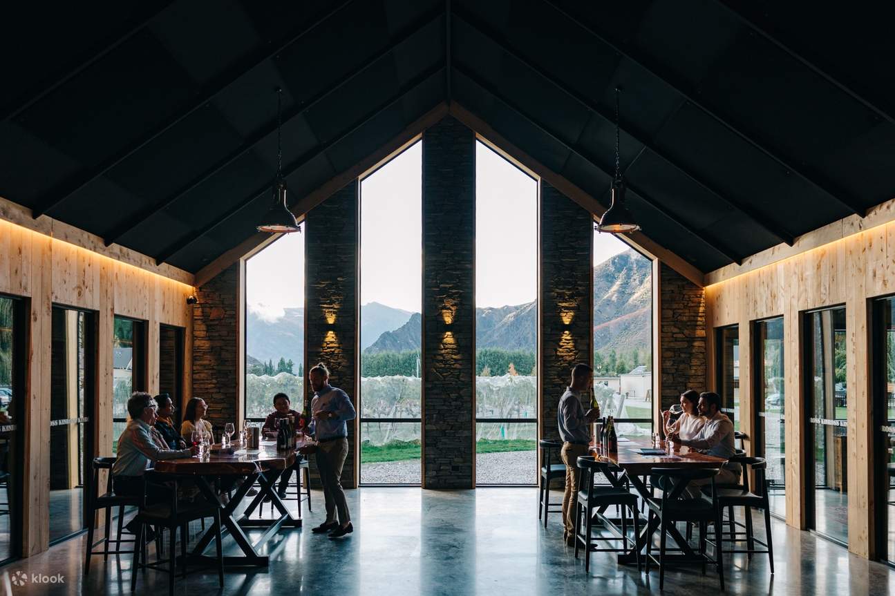 ห้องเก็บไวน์ที่น่าประทับใจ