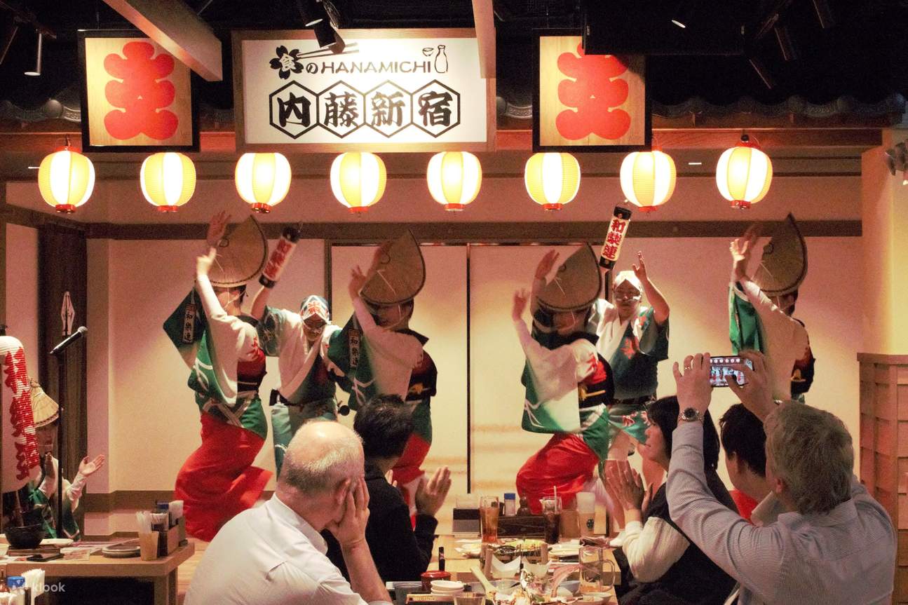 新宿、東京の盆踊り居酒屋