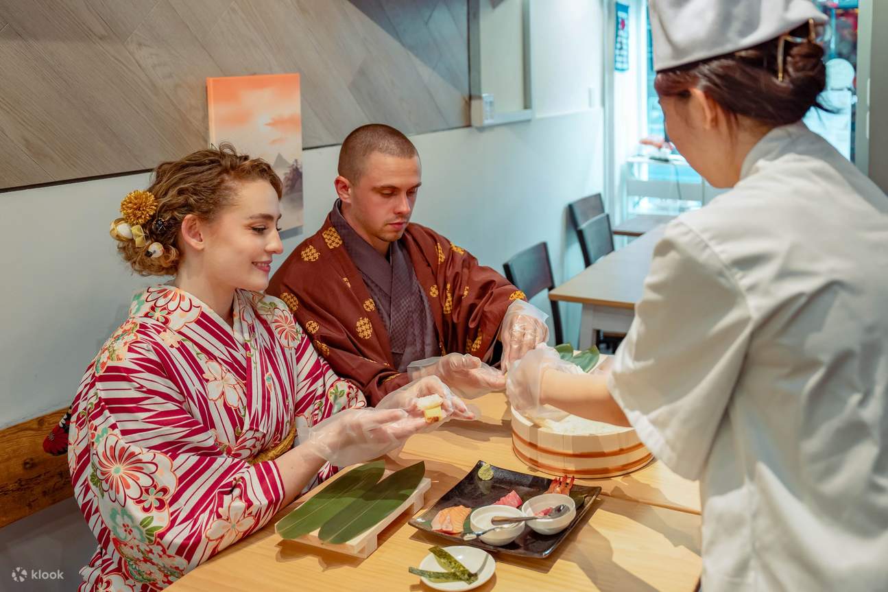 Corso di preparazione sushi a Osaka