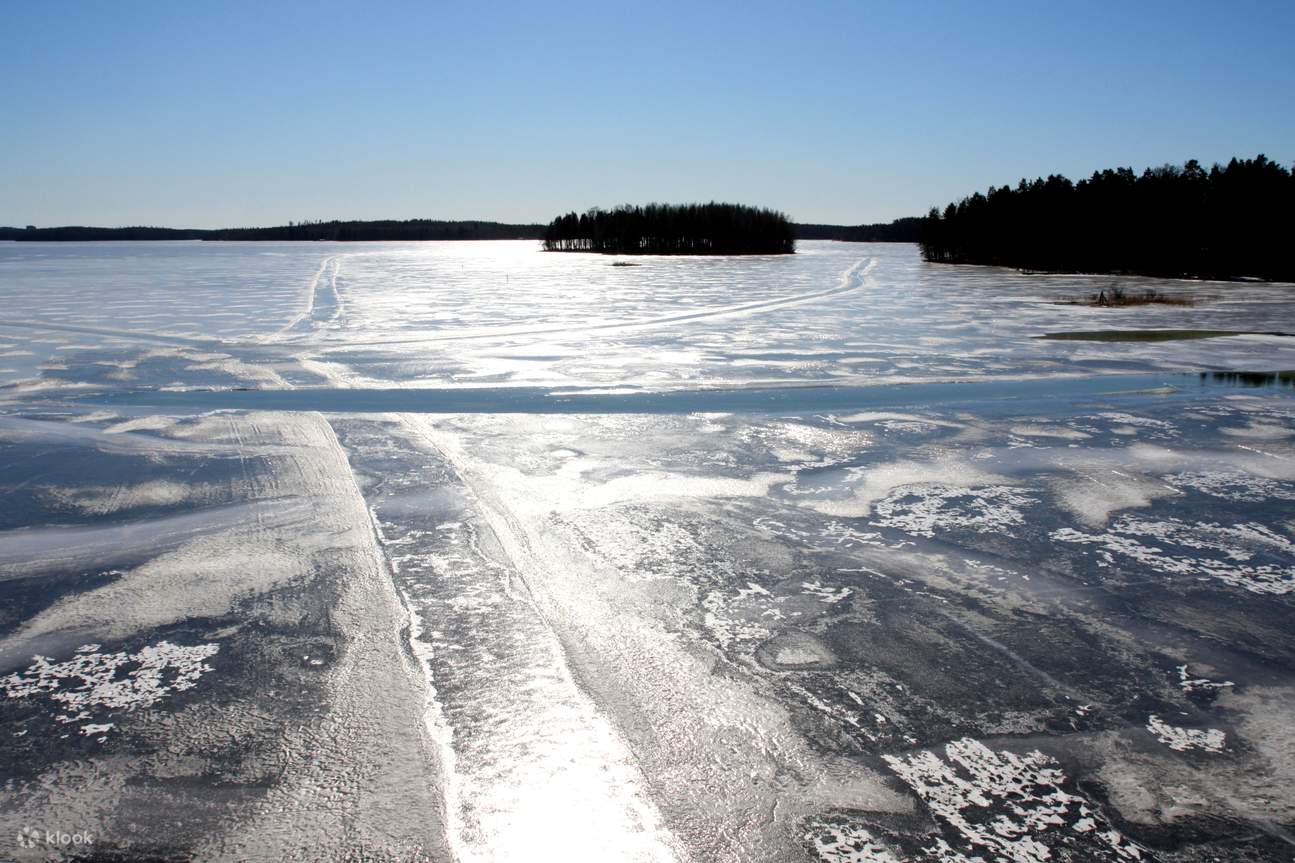 Excursión desde Rovaniemi de 5 horas con experiencia de pesca en hielo y barbacoa