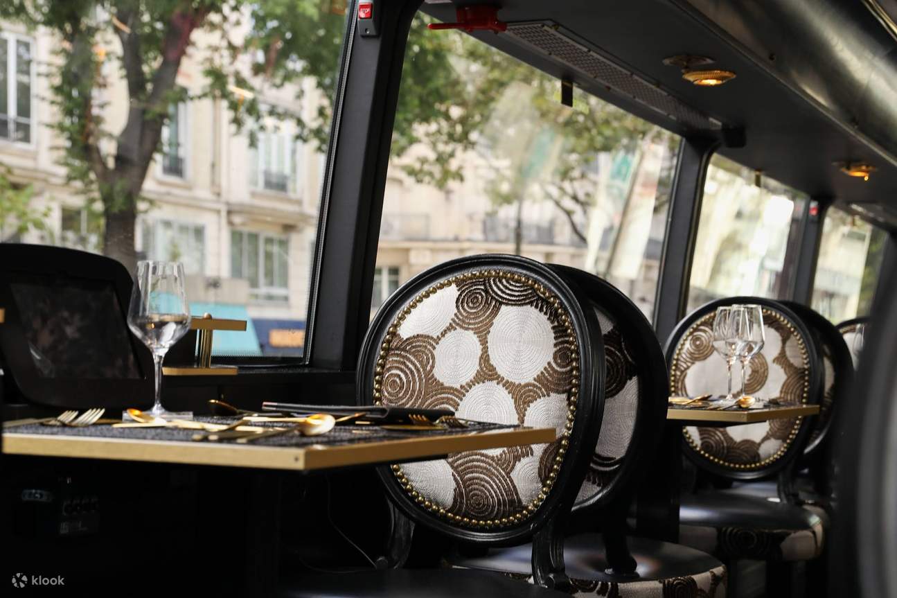 Disfrute del lujo y la comodidad a bordo del autobús Saint-Germain 1920, una aventura única de gastronomía y turismo en París