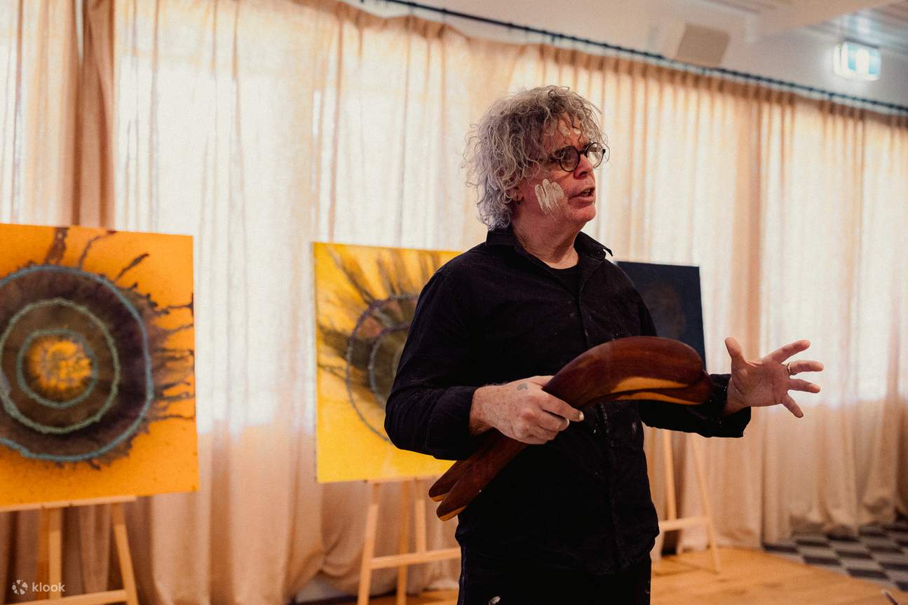 Тур по галерее австралийских аборигенов с Биррунгой Вирадьюри