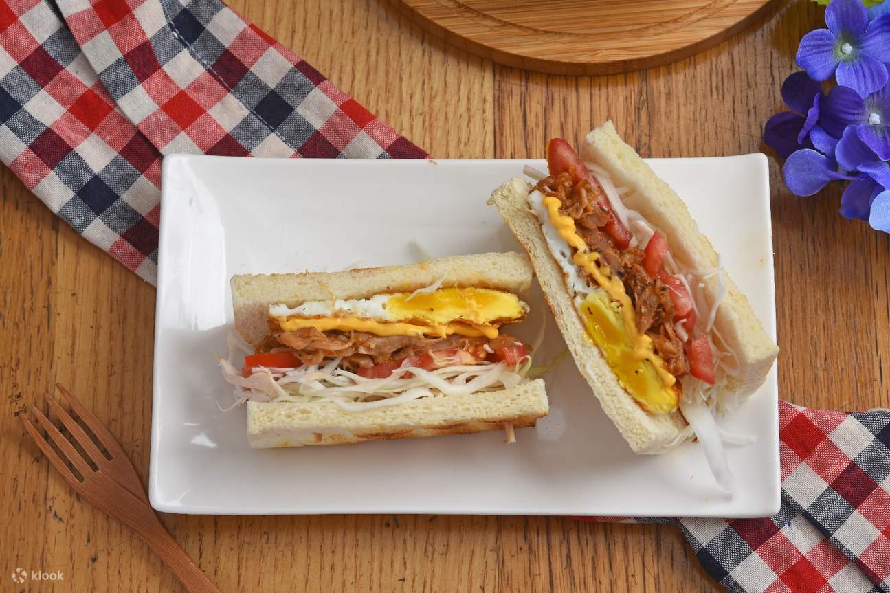 Smoked Chicken Sandwich at Drunk Brunch, Guting Station