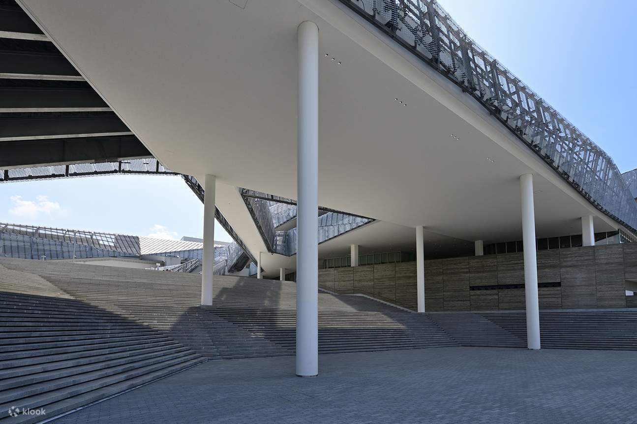 Sân thượng chứa 1.000 người