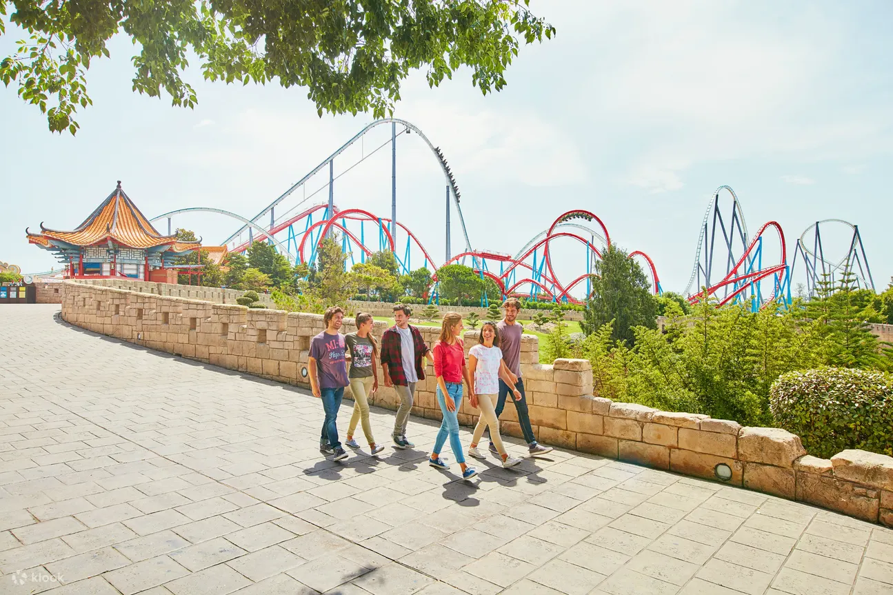 family in portaventura park