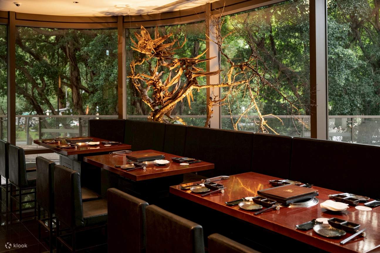 Van Yakiniku - Stasiun MRT Zhongxiao Dunhua