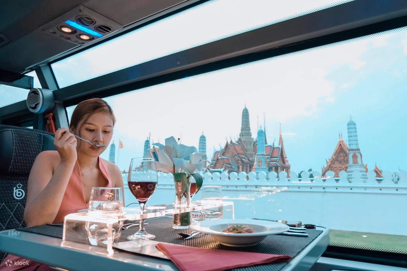 体验Bustaurant，欣赏曼谷美景