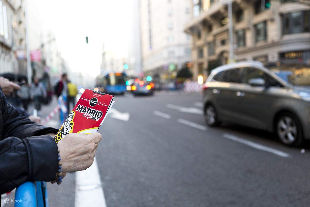 รถบัส Hop On Hop Off Bus ชมเมืองมาดริด