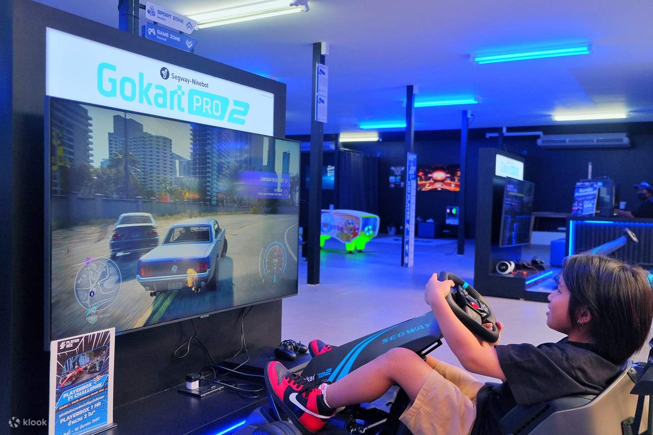 ゾーン1：電気ゴーカートのドライブシミュレーターで、最大6人まで同時にマリオカートのゲームをプレイしたり、F1レーシングやグランツーリスモのゲームをプレイしたりできます。