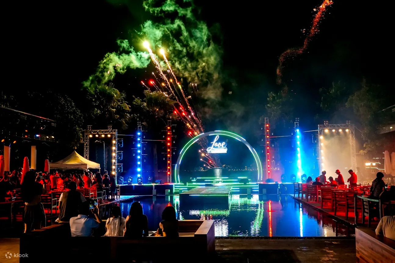 芽庄大使俱乐部游艇烧烤自助餐