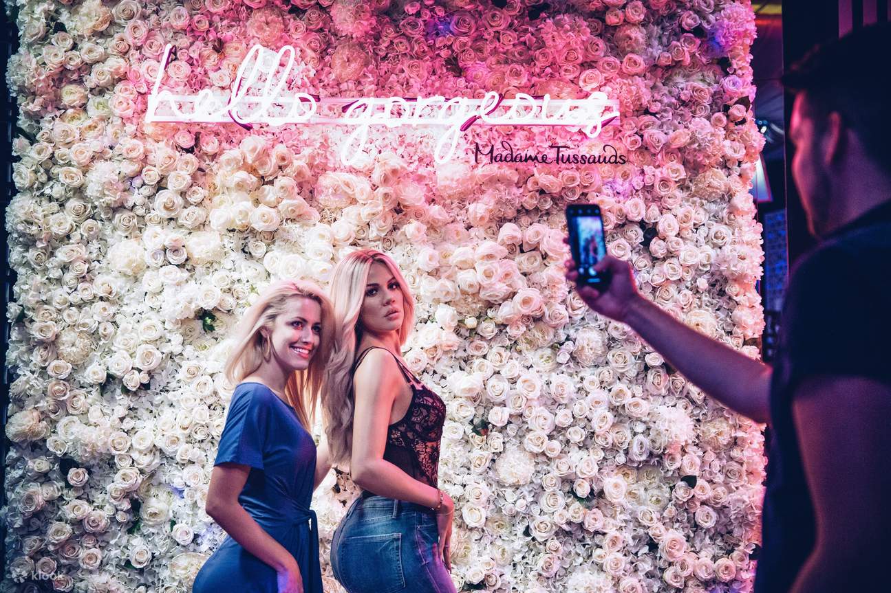 Lebih dari 220 patung lilin mirip aslinya dari selebritas, politisi & tokoh dari masa lalu dan masa kini