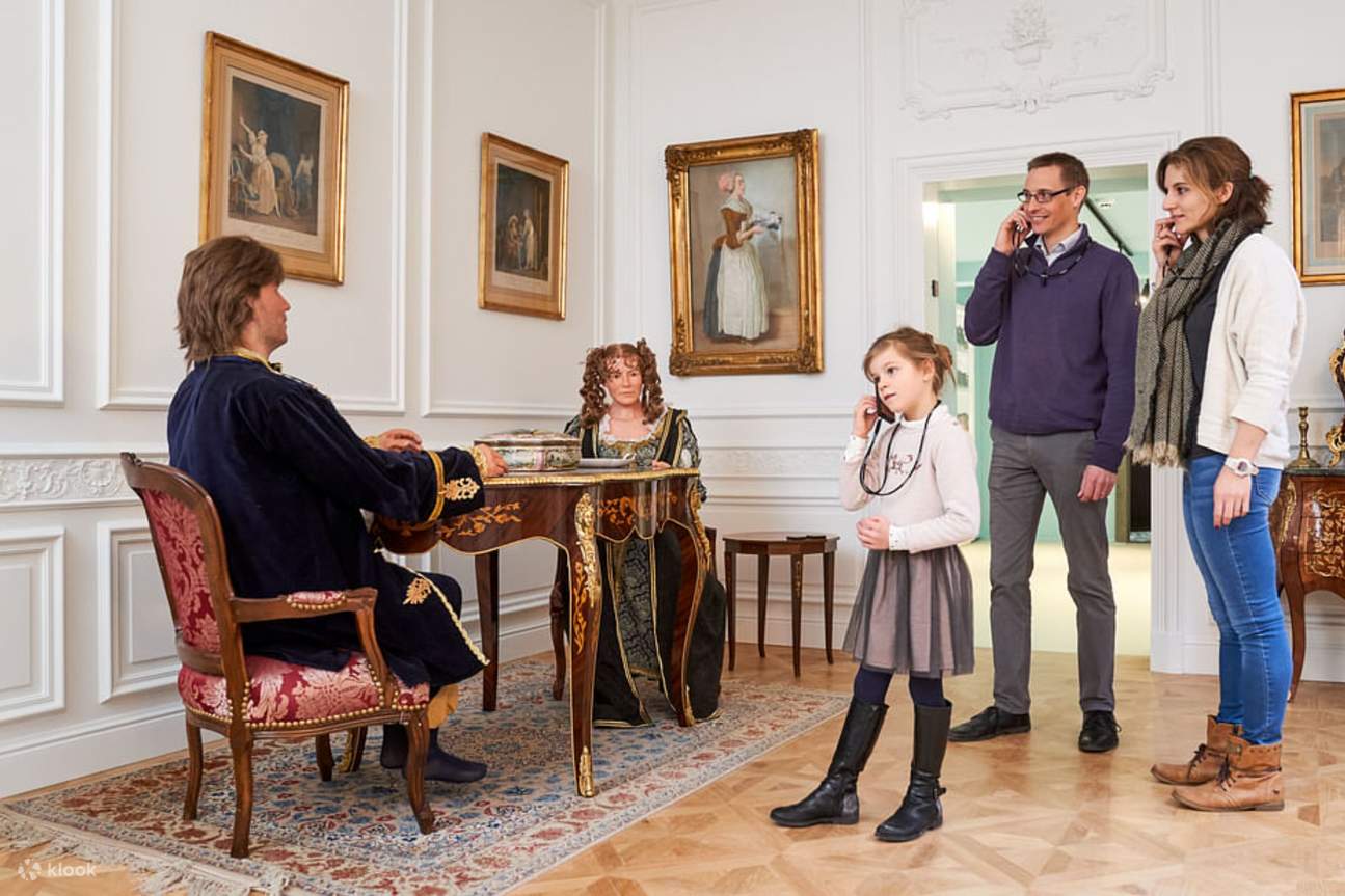 Entdecken Sie die reiche Geschichte der Schokolade, von ihren antiken Ursprüngen bis zu den heutigen Köstlichkeiten.