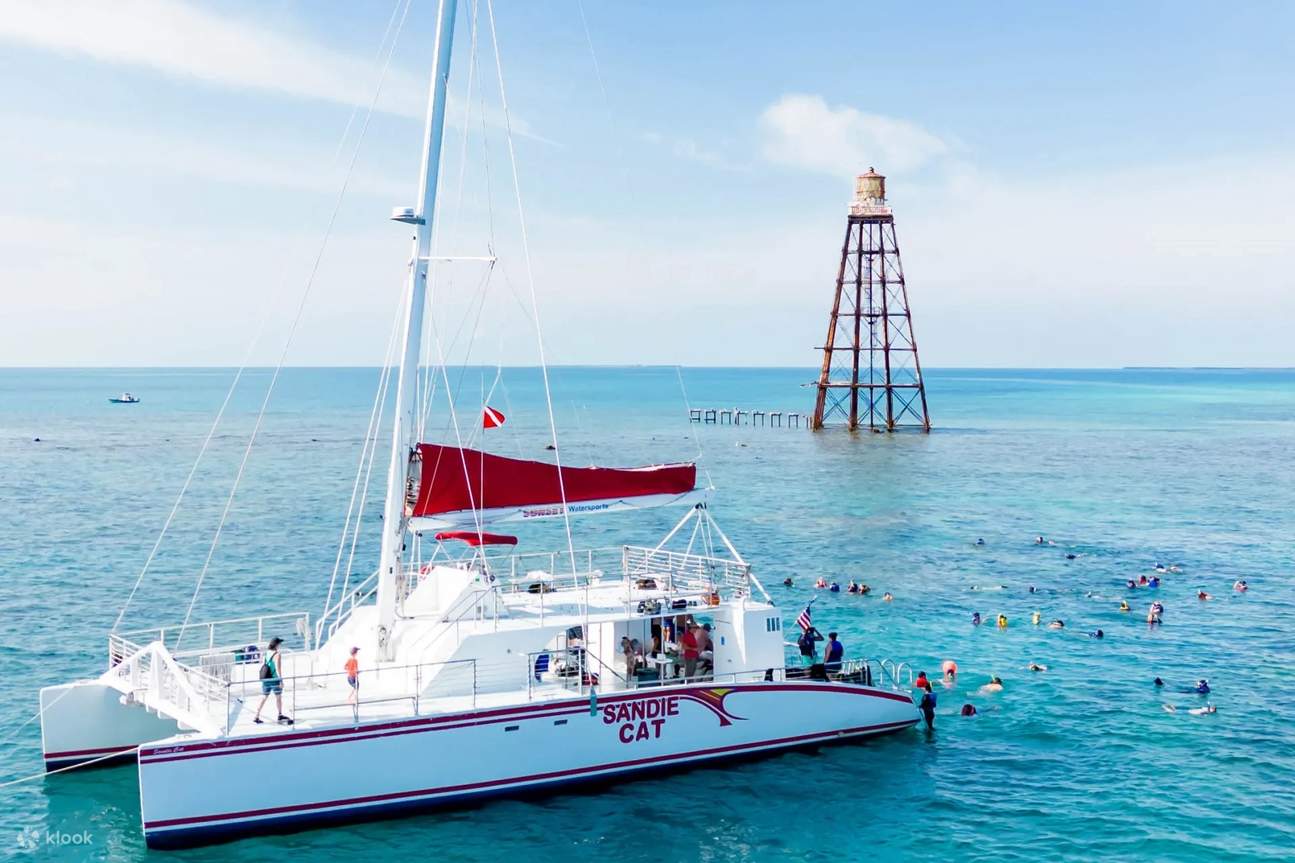 ไปเยือนจุดดำน้ำตื้นหลายแห่งบนแนวปะการังที่ใหญ่เป็นอันดับ 3 ของโลก