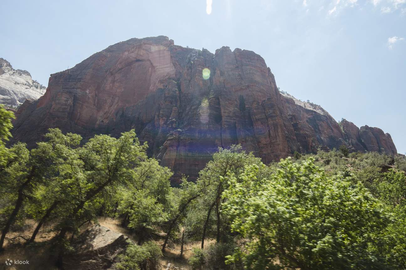 遠くからの山々の眺め