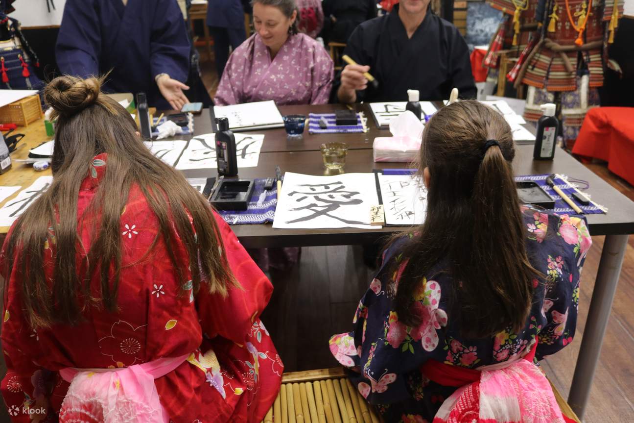 OsakaCastle Calligraphy Experience in Kimono/Interpretation