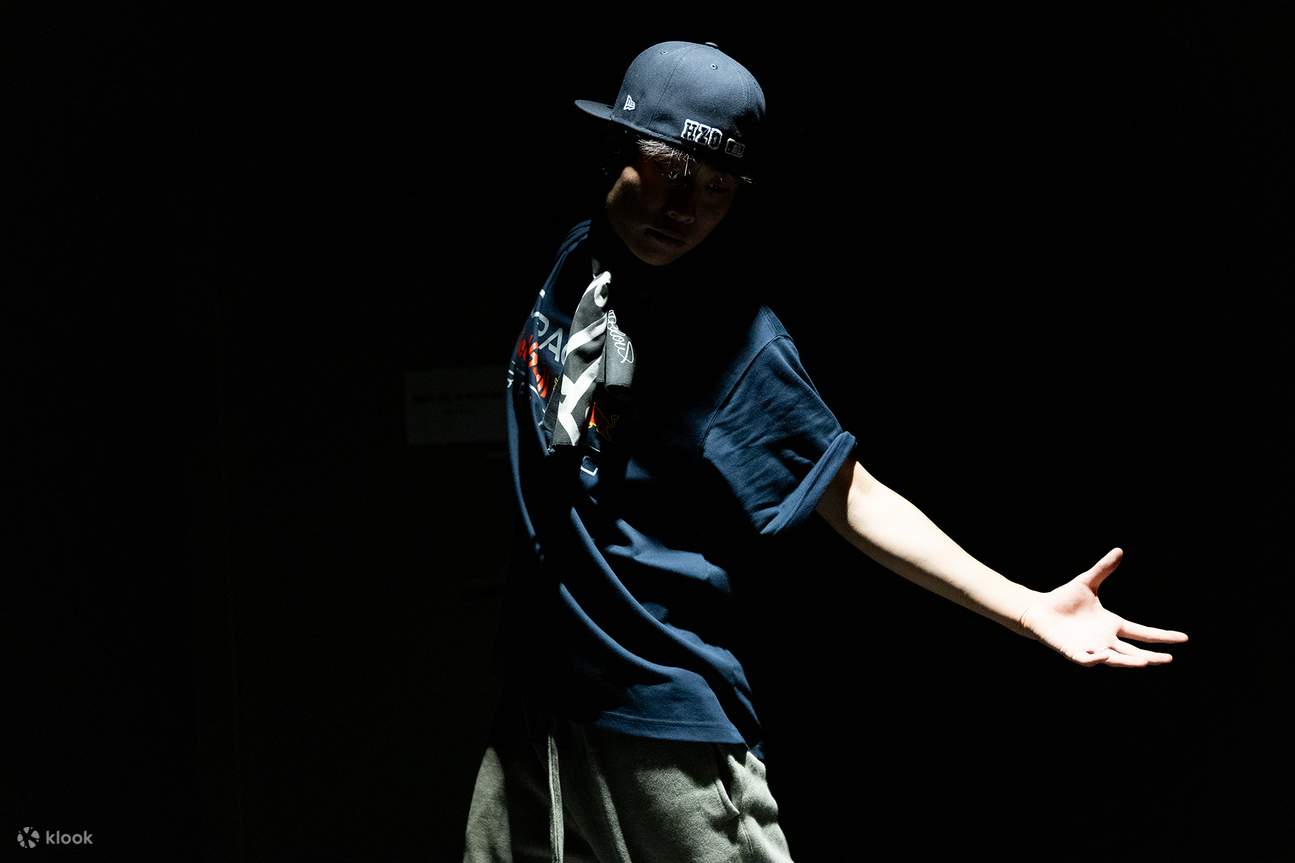 🔥 Menari terus dari pentas—instruktur kami pernah menjadi penari latar untuk idol seperti NCT, jadi anda mendapat pengalaman yang sebenar.