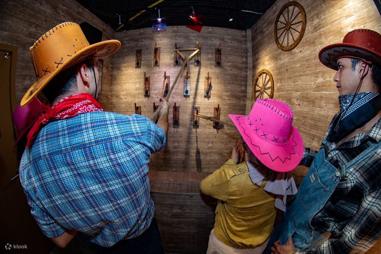 Súbete al carro, lanza cuerdas con precisión y arrebata monedas.