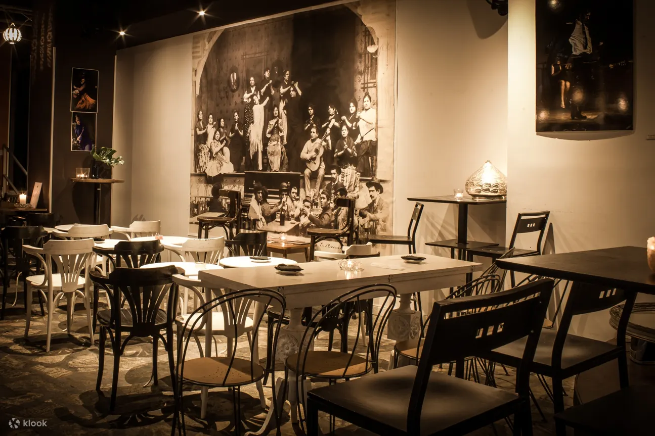 Cafe Ziryab 的氛围亲密、真实，充满激情的佛朗明哥能量