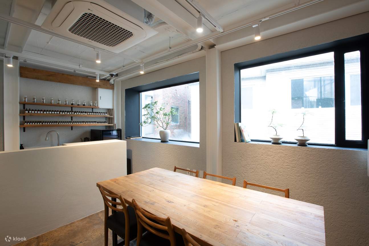 Create Your Own Seoul Scent – Natural Perfume Class