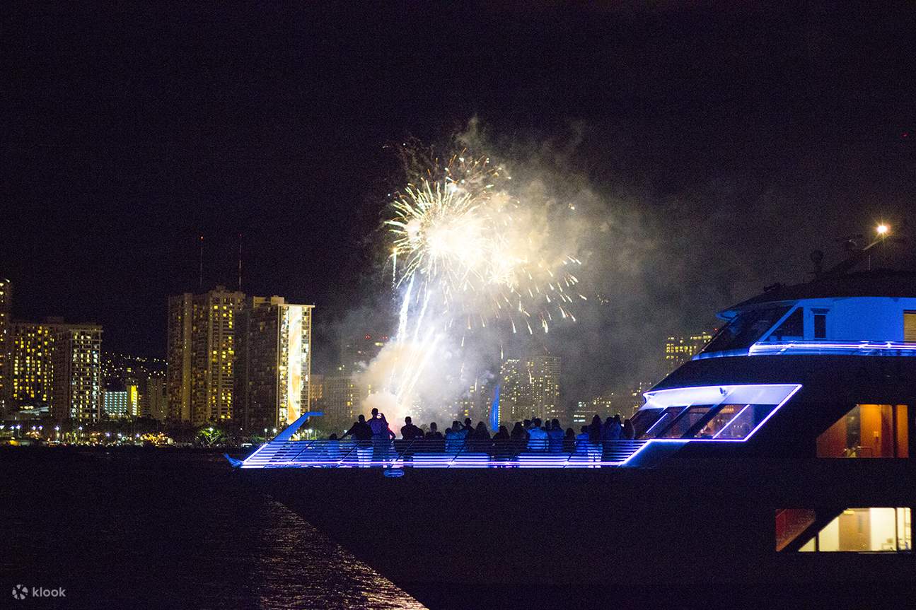 Freitags Feuerwerk & Cocktail-Fahrt