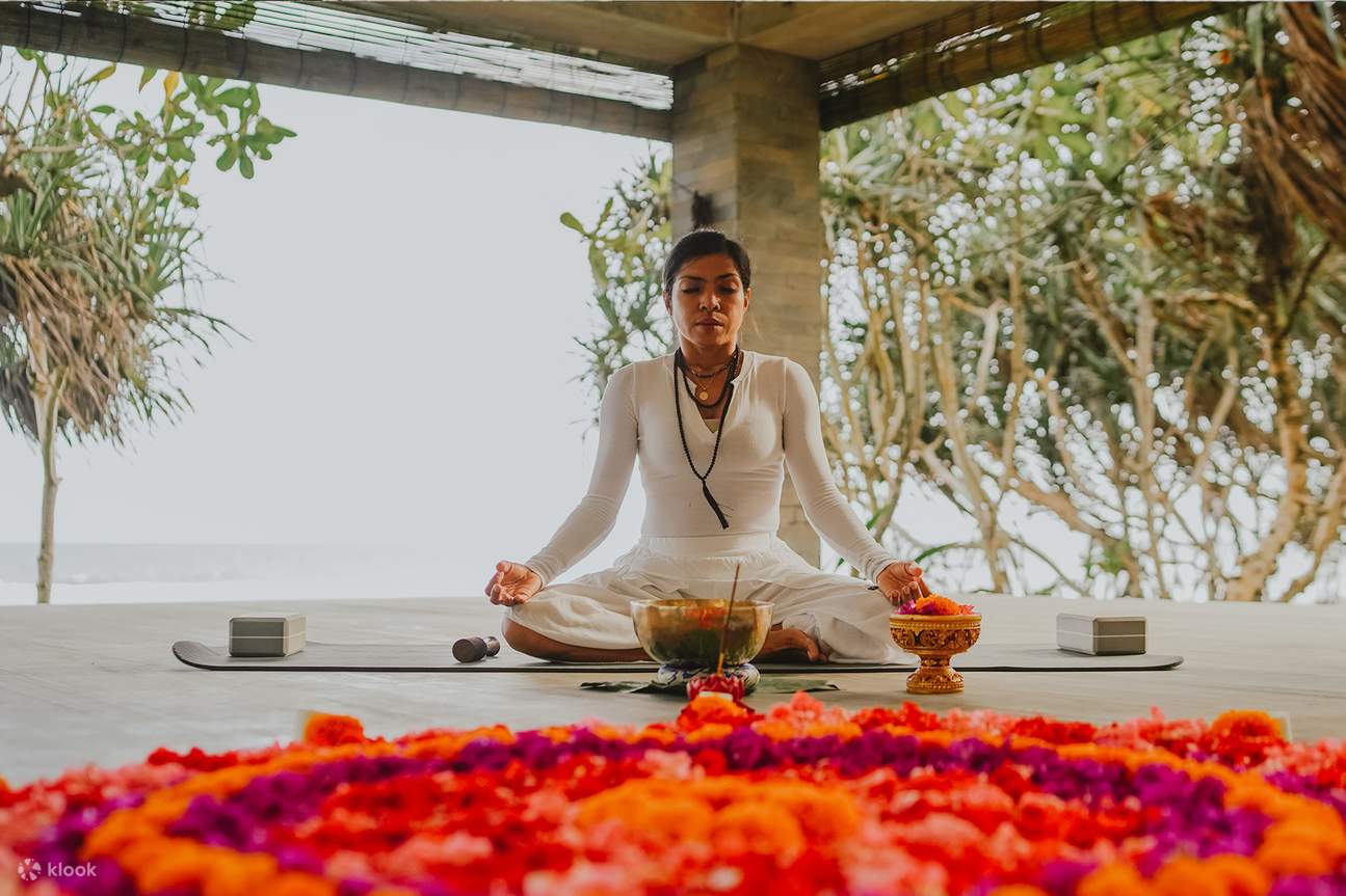 Méditation à la retraite en bord de mer