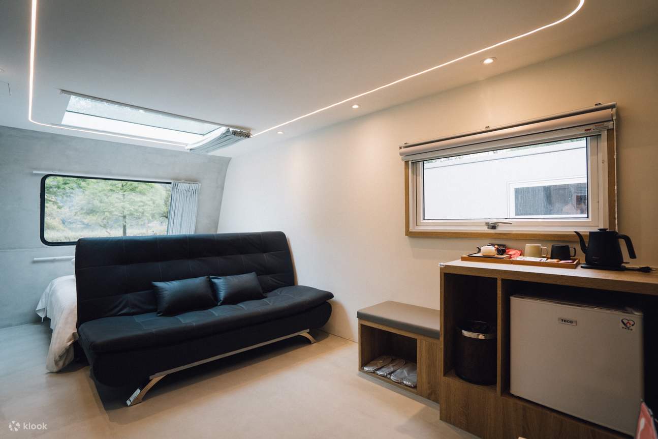 天ㄟ露营车：客厅沙发