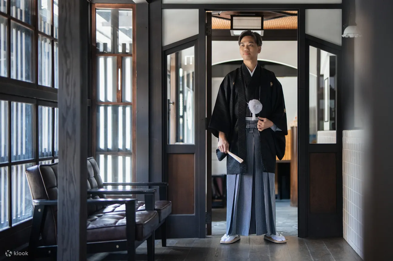 我們也為男士提供帶有徽章的袴。