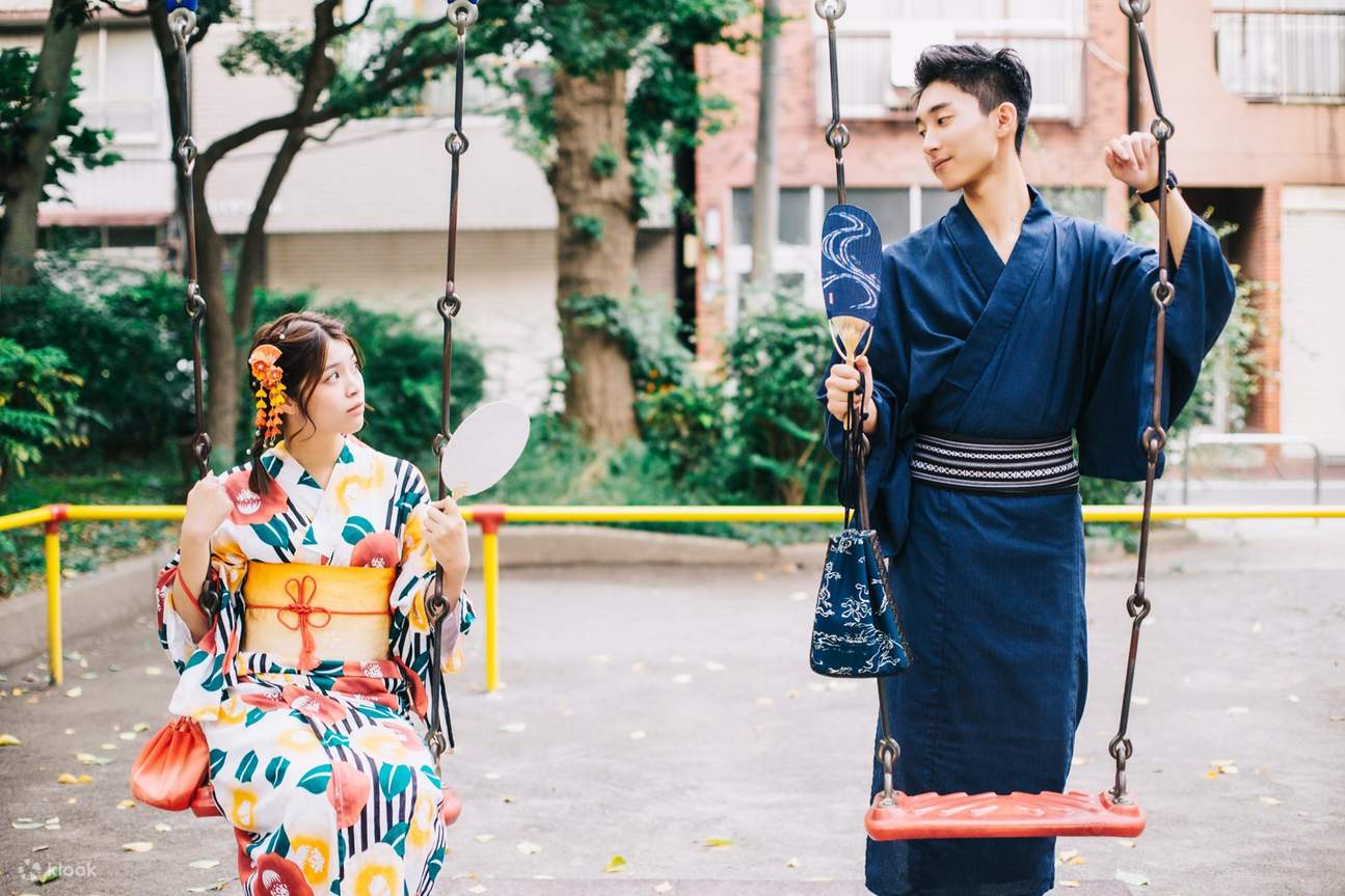 Location de kimonos et de yukatas à la succursale Kimono Miyabi de la gare d'Asakusa