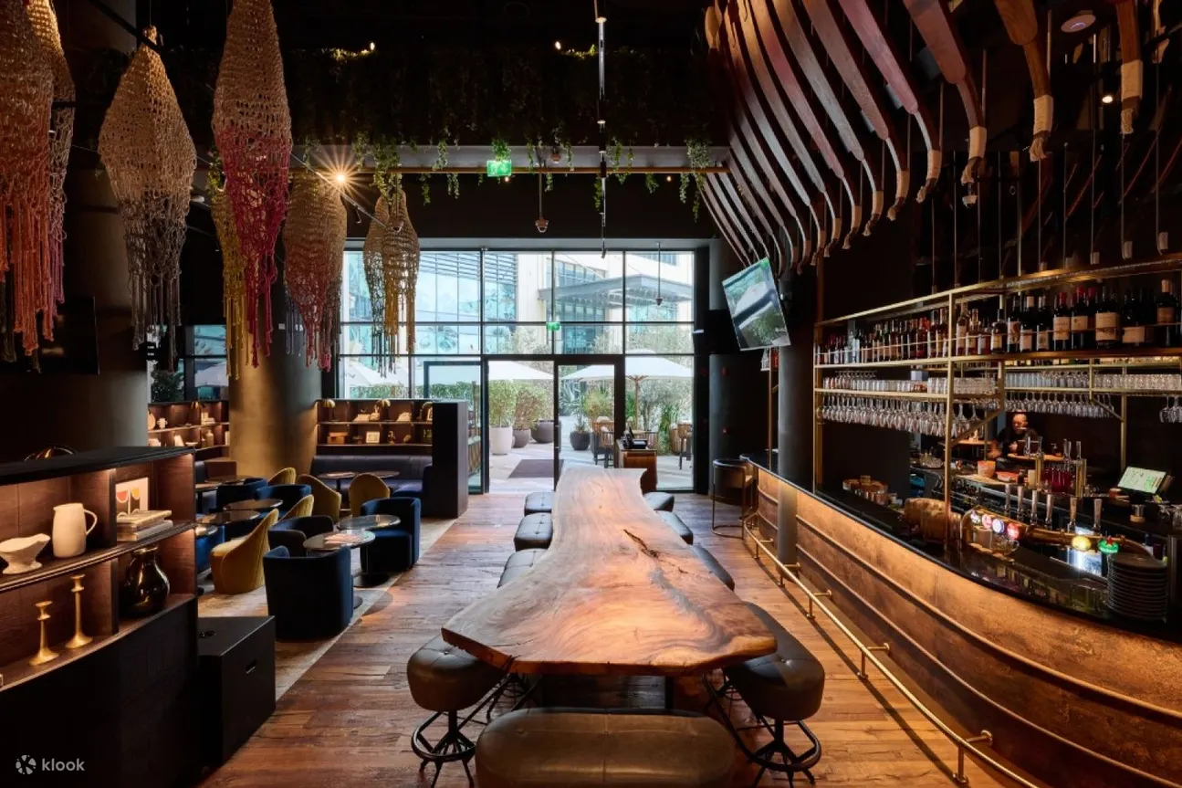 在用餐区 hunters and barrel dubai