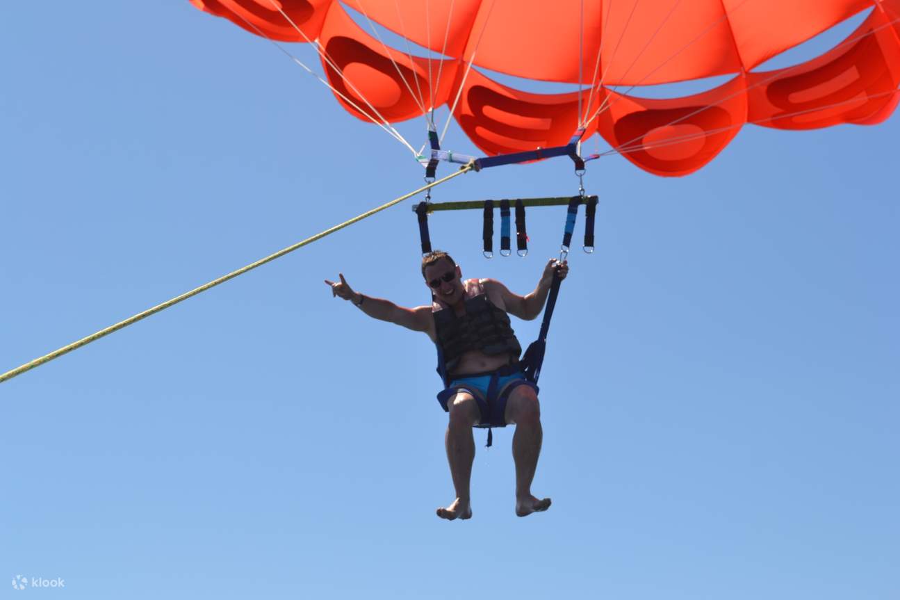 Petualangan Parasailing Terbang ke Langit dengan Penjemputan Hotel - Hurghada
